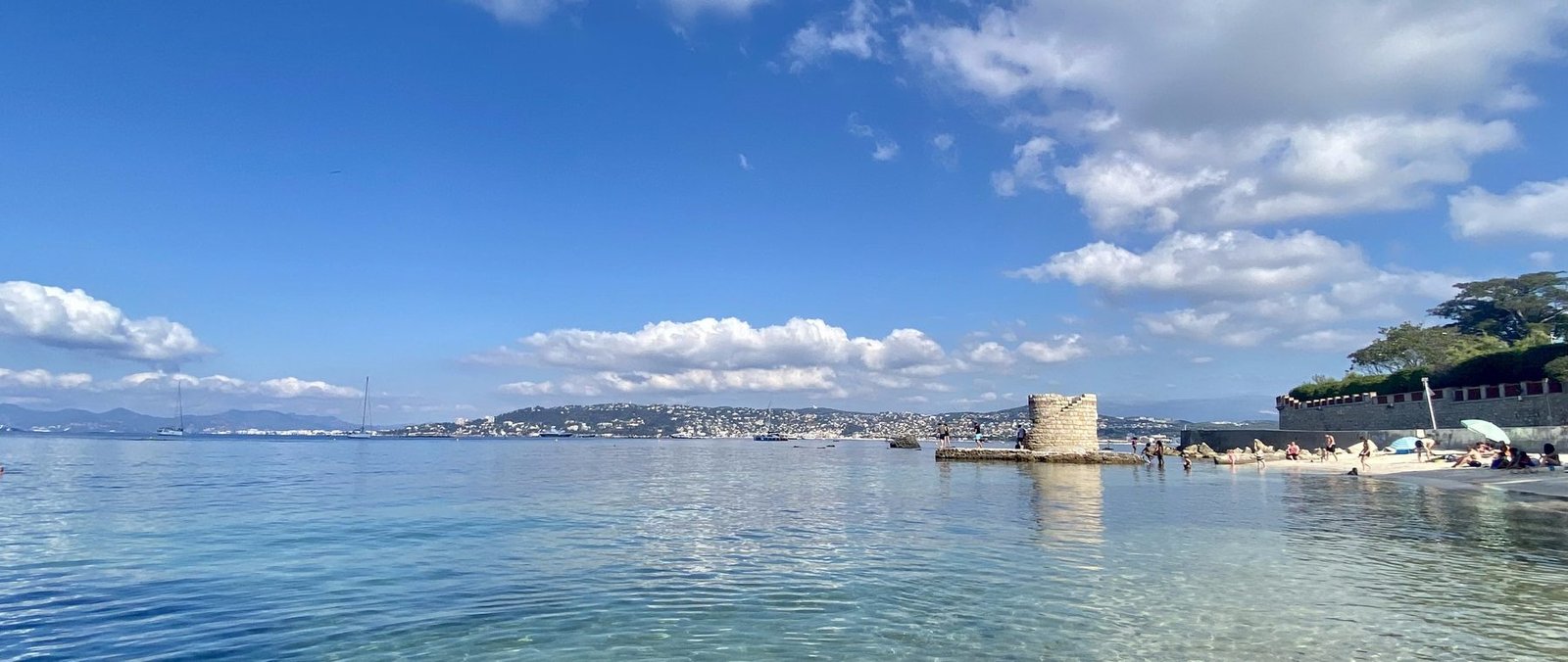 The sea in September, seen from the shore